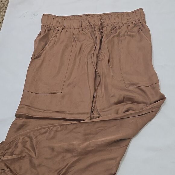 YFB satin jogger pants L - Picture 5 of 10